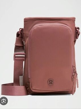 Lululemon Water Bottle Crossbody with Front Pocket 2L Color : Spiced Chai